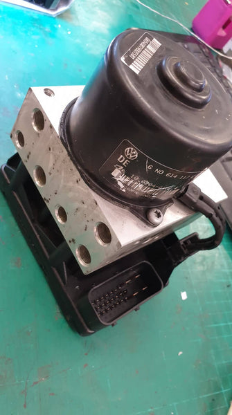 97-02 Volkswagen ABS Control Module  Pump motor Failure or wheespeed