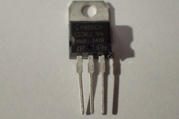 L7805 L7805CV, 5V voltage regulator, 1.5A, TO-220-3