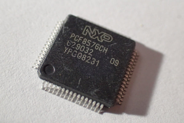 NXP PCF8576CH, LCD driver, QFP-64